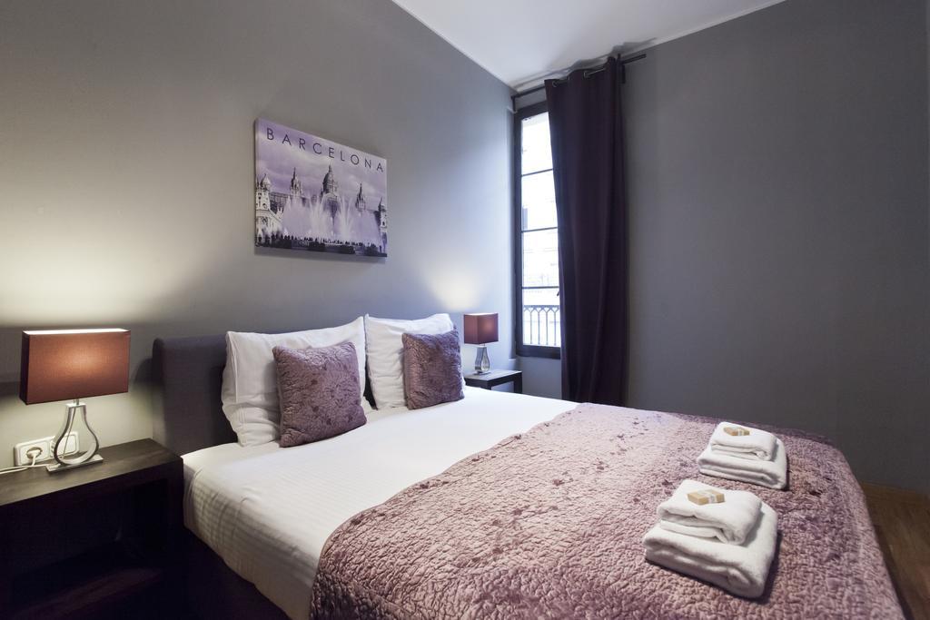 Short Group Paseo De Gracia Serviced Barcellona