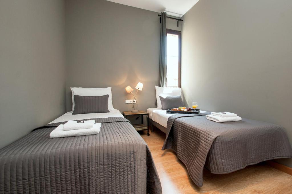 Short Group Paseo De Gracia Serviced Barcellona